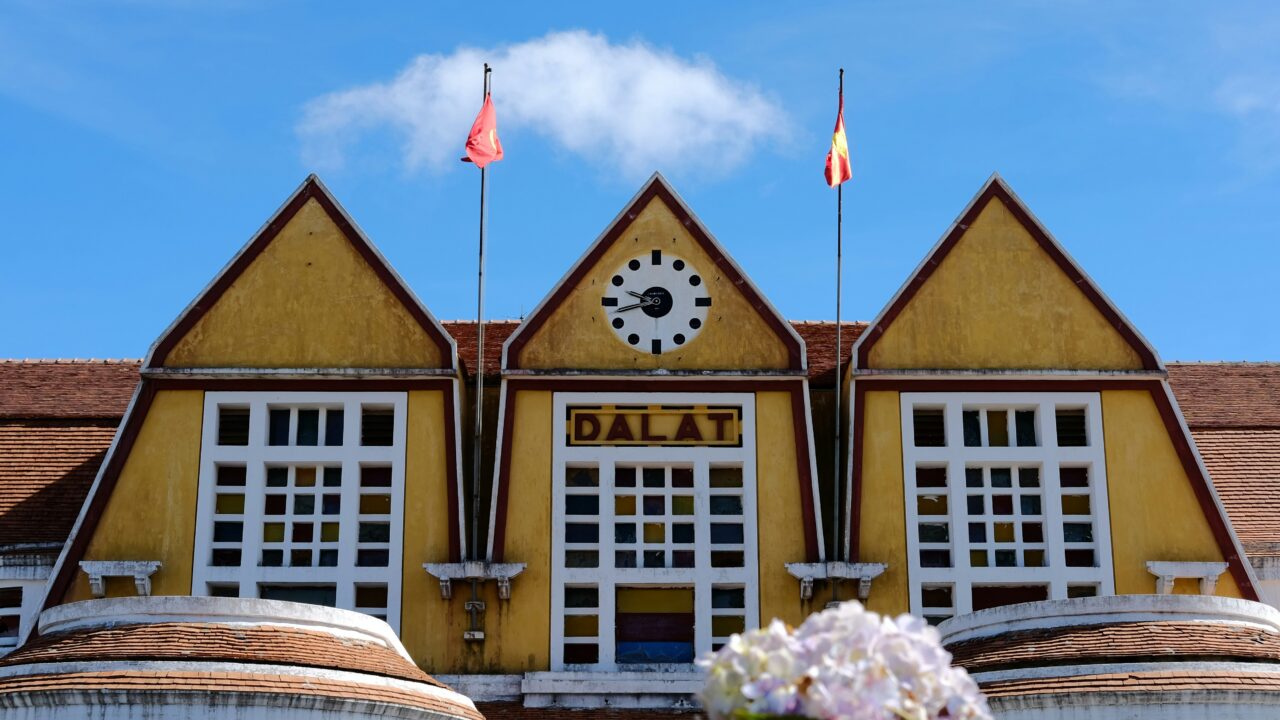 Dalat Station